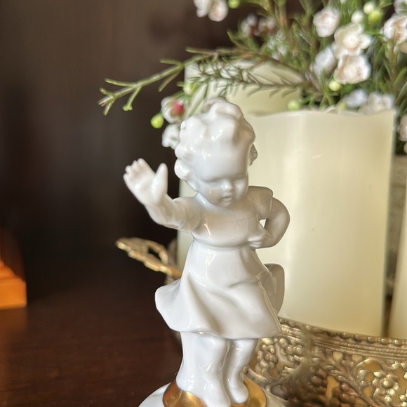 Sweet Little Girl Flower Frog - Picture 2 of 4